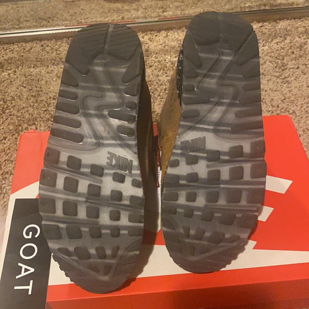 Nike Air Max 90 Moon Landing View 4